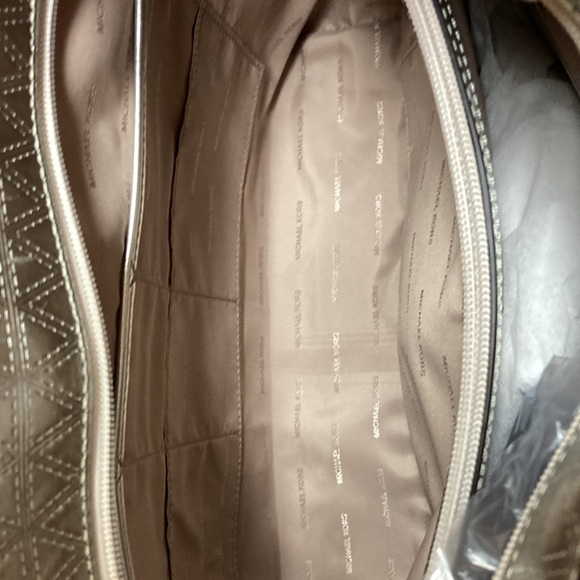 Michael Kors Metallic Voyager Leather Tote/Shoulder Purse - Picture 10 of 17